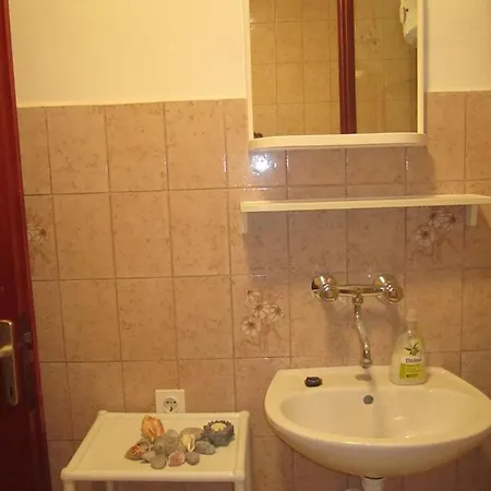 Deni * Vinišće